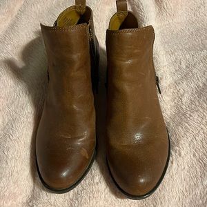 Lucky Brand brown leather women’s size 7 1/2 ankle booty.